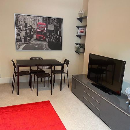 Beautiful 2 Bedroom Apartment- Prime Location, Aberdeen Centre 外观 照片