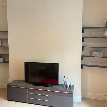 Beautiful 2 Bedroom Apartment- Prime Location, Aberdeen Centre 外观 照片