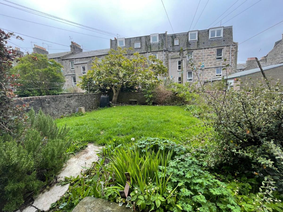 Beautiful 2 Bedroom Apartment- Prime Location, Aberdeen Centre 外观 照片