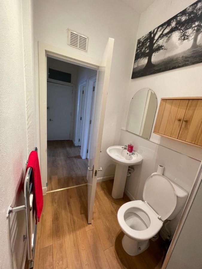 Beautiful 2 Bedroom Apartment- Prime Location, Aberdeen Centre 外观 照片