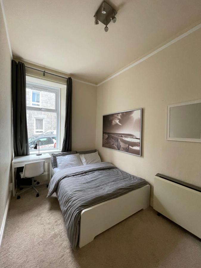 Beautiful 2 Bedroom Apartment- Prime Location, Aberdeen Centre 外观 照片